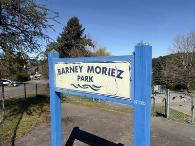 Barney Moriez Park Sign